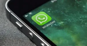 O WhatsApp Marketing é uma estratégia de comunicação direta que utiliza o WhatsApp como canal para interagir com clientes. Essa abordagem é cada vez mais popular, principalmente por seu alcance.