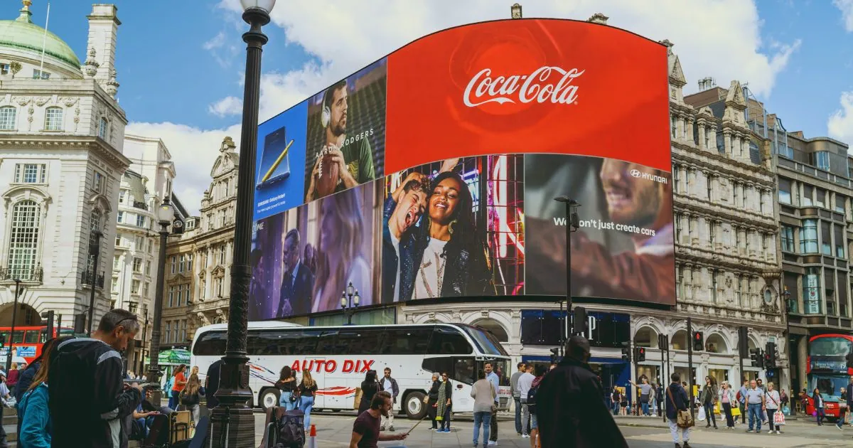 Um anúncio publicitário eficaz pode transformar uma marca, gerando impacto direto nas vendas e na percepção do público. Sua função vai além de apenas vender; ele informa, conecta e engaja.